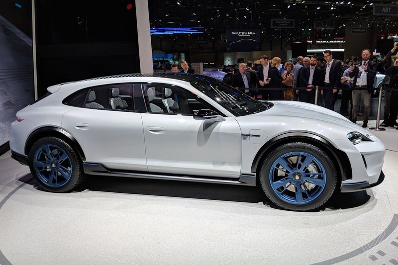 Porsche вновь отзывают самый дорогой автомобиль по причине брака