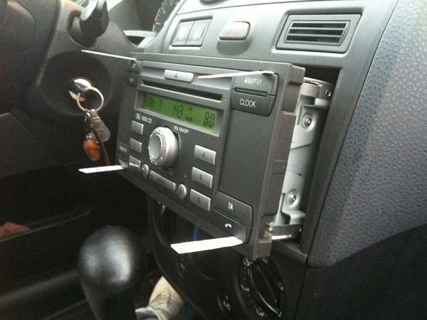 Пошаговое руководство, как снять магнитолу из панели в машине самостоятельно