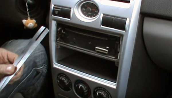 Пошаговое руководство, как снять магнитолу из панели в машине самостоятельно