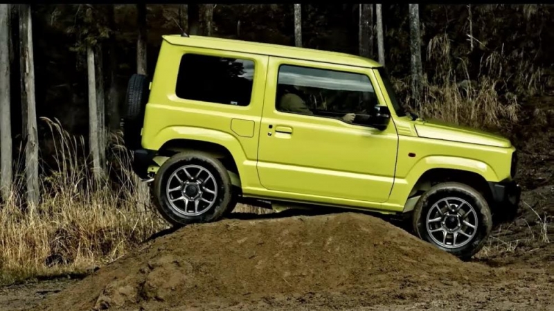 Посмотрите, как новый suzuki jimny преодолевает бездорожье. впечатляет!