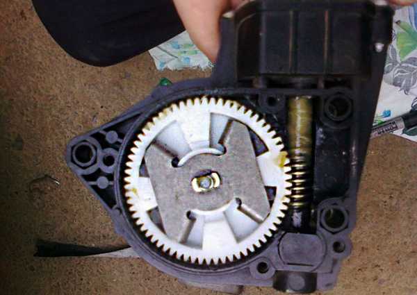 Причины, по которым не работает стеклоподъемник, ремонт и замена механизма