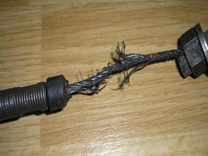 Причины провала педали сцепления и эффективные методы устранения проблемы