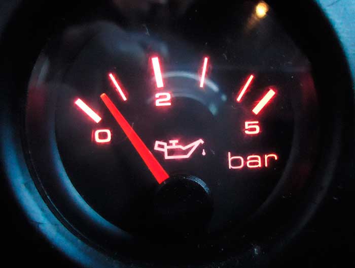 Причины загорания индикатора давления масла и меры устранения неисправности