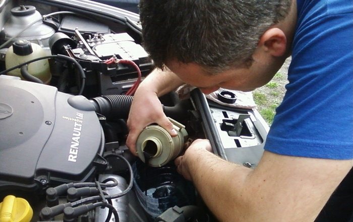 Причины загорания индикатора давления масла и меры устранения неисправности