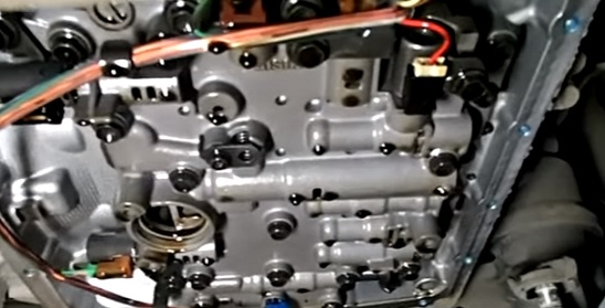 Процесс замены масла в акпп автомобиля toyota: фото- и видеообзор