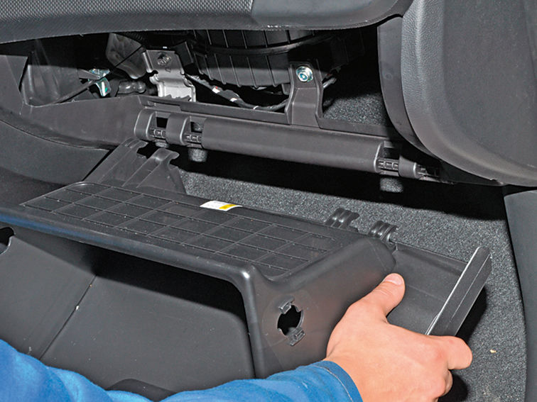 Процесс замены салонного фильтра на hyundai solaris: фото и видео