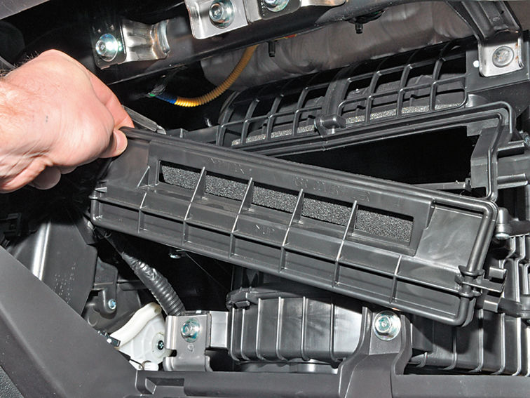 Процесс замены салонного фильтра на hyundai solaris: фото и видео