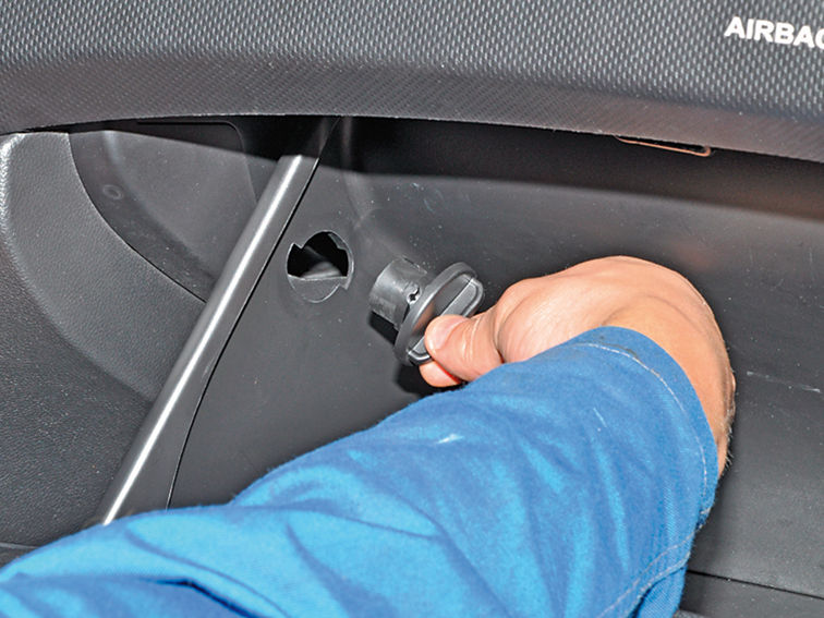 Процесс замены салонного фильтра на hyundai solaris: фото и видео