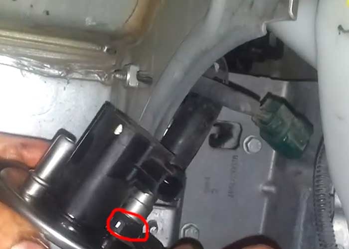 Процесс замены топливного фильтра в авто renault scenic 2 (дизель)