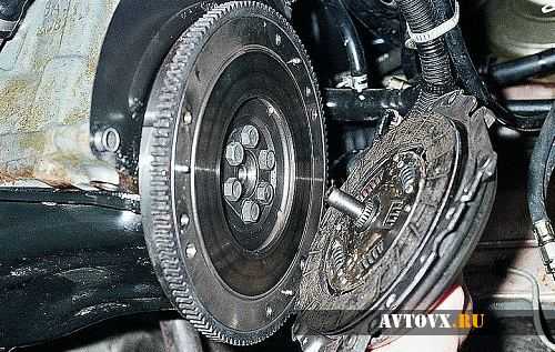 Процесс замены вилки педали сцепления на ваз 2107: фото- и видеообзор