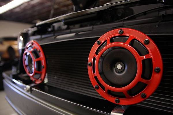 Разновидности автомобильных сигналов, критерии и нюансы выбора