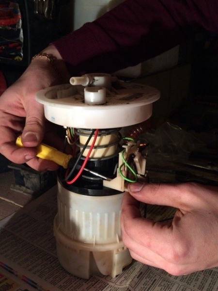 Рекомендации автоэксперта, как провести замену топливного фильтра на mazda 6