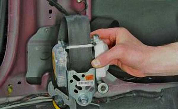 Ремонт и замена ремня безопасности (удлинителя, заглушки и пр.) своими руками