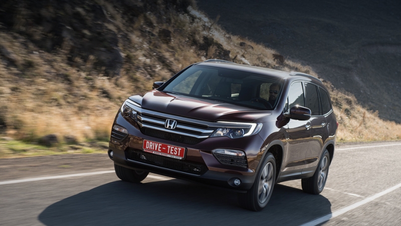 Рестайлинговые кроссоверы honda pilot и hr-v получили обновлённую «мультимедийку» и системы безопасности