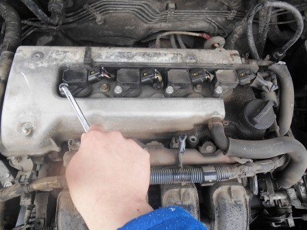 Снятие и замена свечей зажигания 1.4 toyota corolla e120
