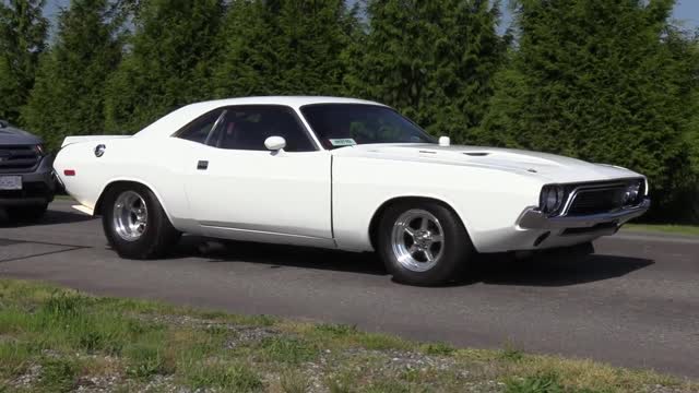 Старый и новый dodge challenger сравнили в гонке по прямой
