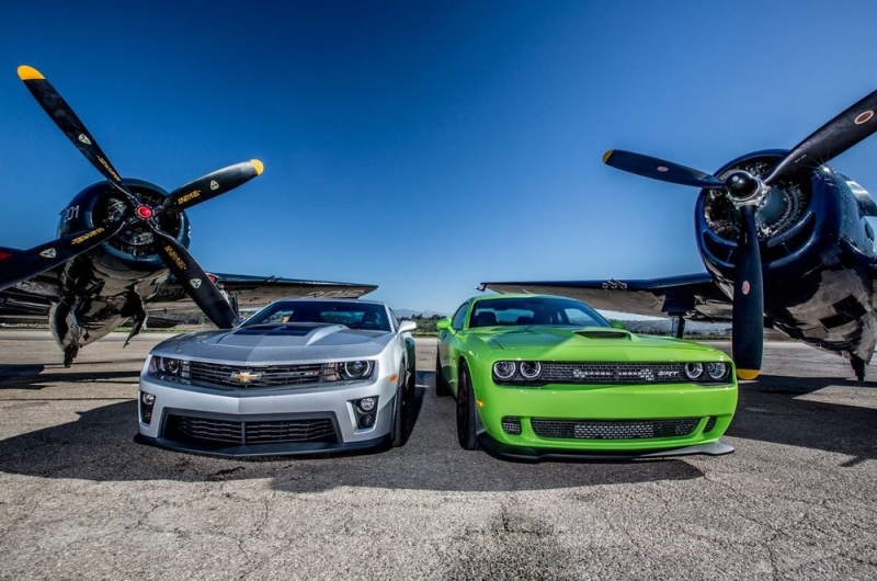 Старый и новый dodge challenger сравнили в гонке по прямой