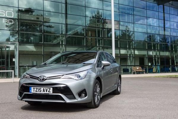 Toyota avensis снята с производства, может быть заменена auris…