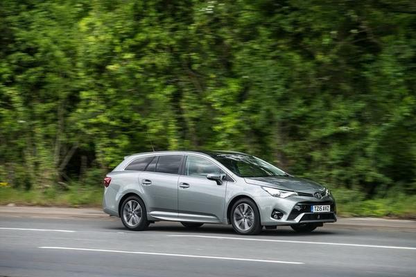 Toyota avensis снята с производства, может быть заменена auris…
