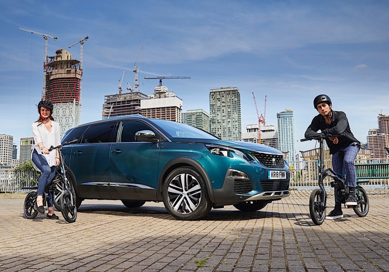 В оснащение кроссовера peugeot 5008 добавили электровелосипед