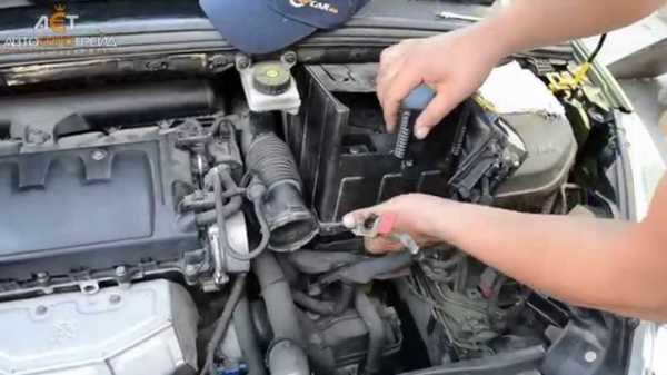 Выбор и замена аккумулятора peugeot 308, 206 и 408: как снять акб и как прикурить авто?