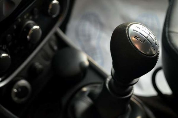 Замена масла в коробке дастер (renault): что нужно знать