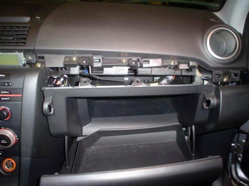 Замена салонного фильтра mazda 3 (2003-2009)