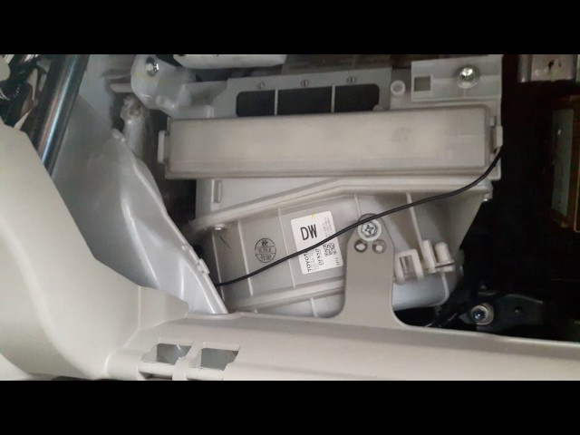 Замена салонного фильтра toyota corolla (видео): пошаговая инструкция