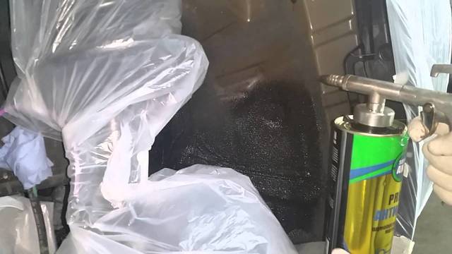 Жидкая шумо- и виброизоляция в баллончике для автомобиля: 7 этапов нанесения средства