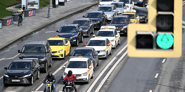 Штраф за грязные номера и возврат «тревожной кнопки». Что ждет российских водителей в августе