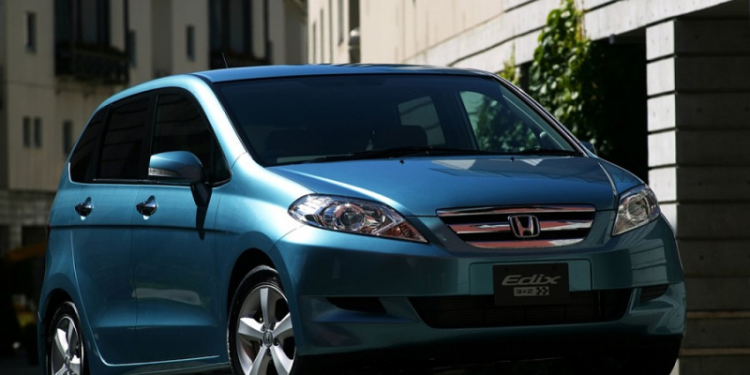 В Германии представили заряжающийся от солнца электро минивэн