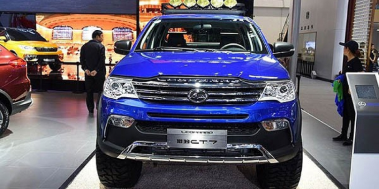 Китайские машины в России решили притормозить