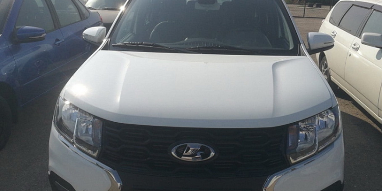 Дилеры АвтоВАЗа начали получать упрощенные Lada Largus