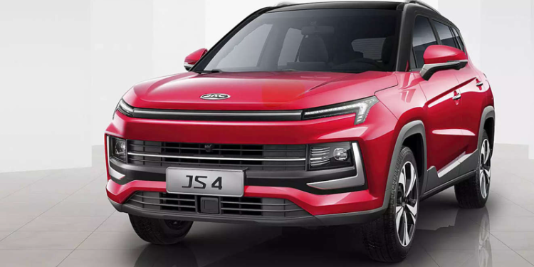 Россиянам приготовили два новых кроссовера