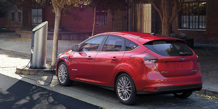 Семья купила электрический Ford Focus и «попала» на большие деньги