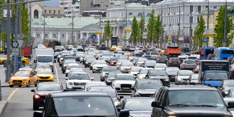 Личному транспорту в России предрекли исчезновение через восемь лет