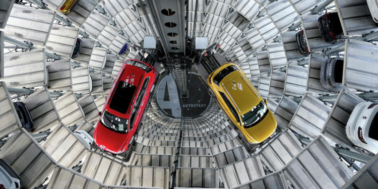 Россияне массово устремились за границу покупать автомобили