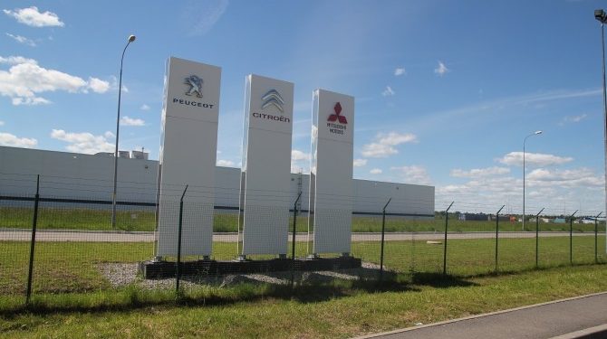 Кто из приостановивших деятельность автоконцернов определился по поводу работы в России?