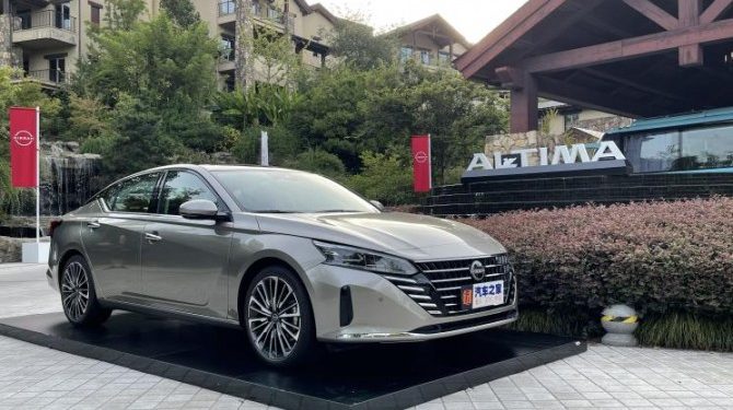 Nissan представил рестайлинговый седан Altima