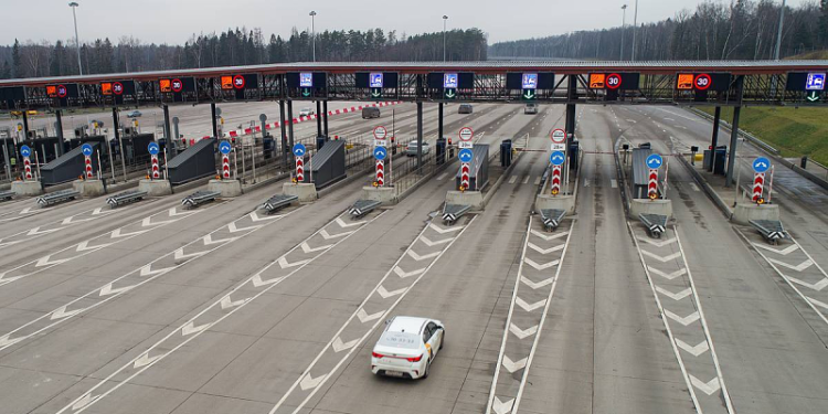 Россияне стали добросовестнее оплачивать проезд по платным дорогам