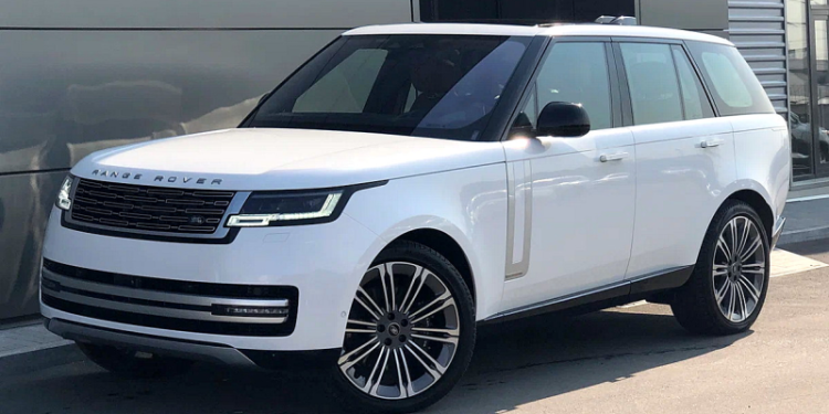 В России новый Range Rover продают втрое дороже, чем в Европе