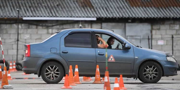 Российские автошколы перешли на новые программы подготовки