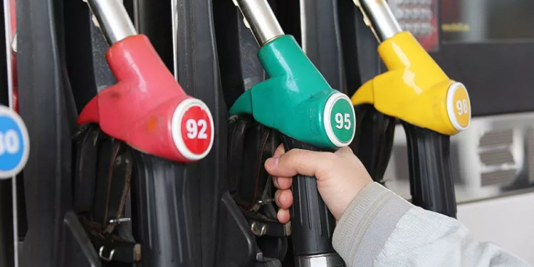 В России начал дорожать бензин