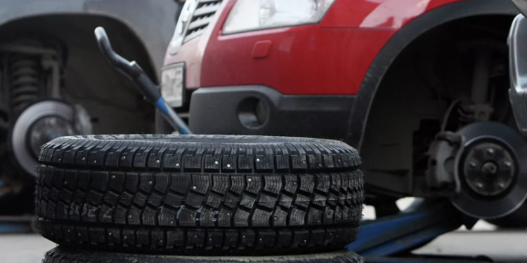 Житель Чехии резал шины украинским автомобилям