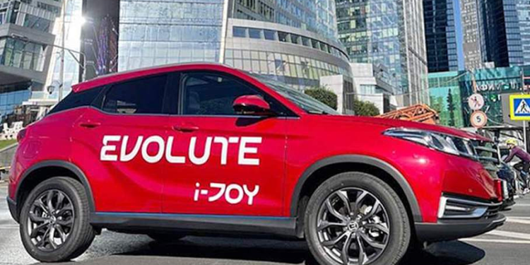 Стали известны цены на российские электрокары Evolute