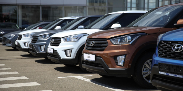 На подмосковных складах обнаружили тысячи новых авто