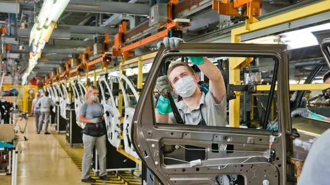 АВТОВАЗ наймет 4 тысячи новых сотрудников на завод в Тольятти