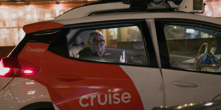 Названа дата запуска роботакси в США