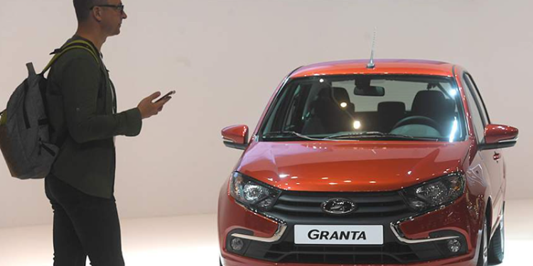 «АвтоВАЗ» изменил цены на упрощенную Lada Granta
