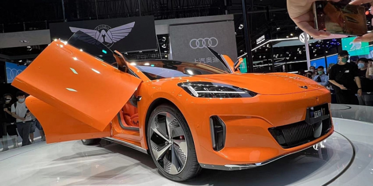 Китайский производитель самосвалов решил побороться с Tesla